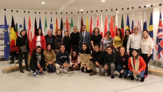 Estudiantes de la EOI de La Gomera debaten en inglés con López Aguilar de visita en el Parlamento Europeo