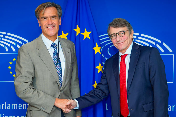 Reunión de Juan Fernando López con David Sassoli, presidente del Parlamento Europeo.